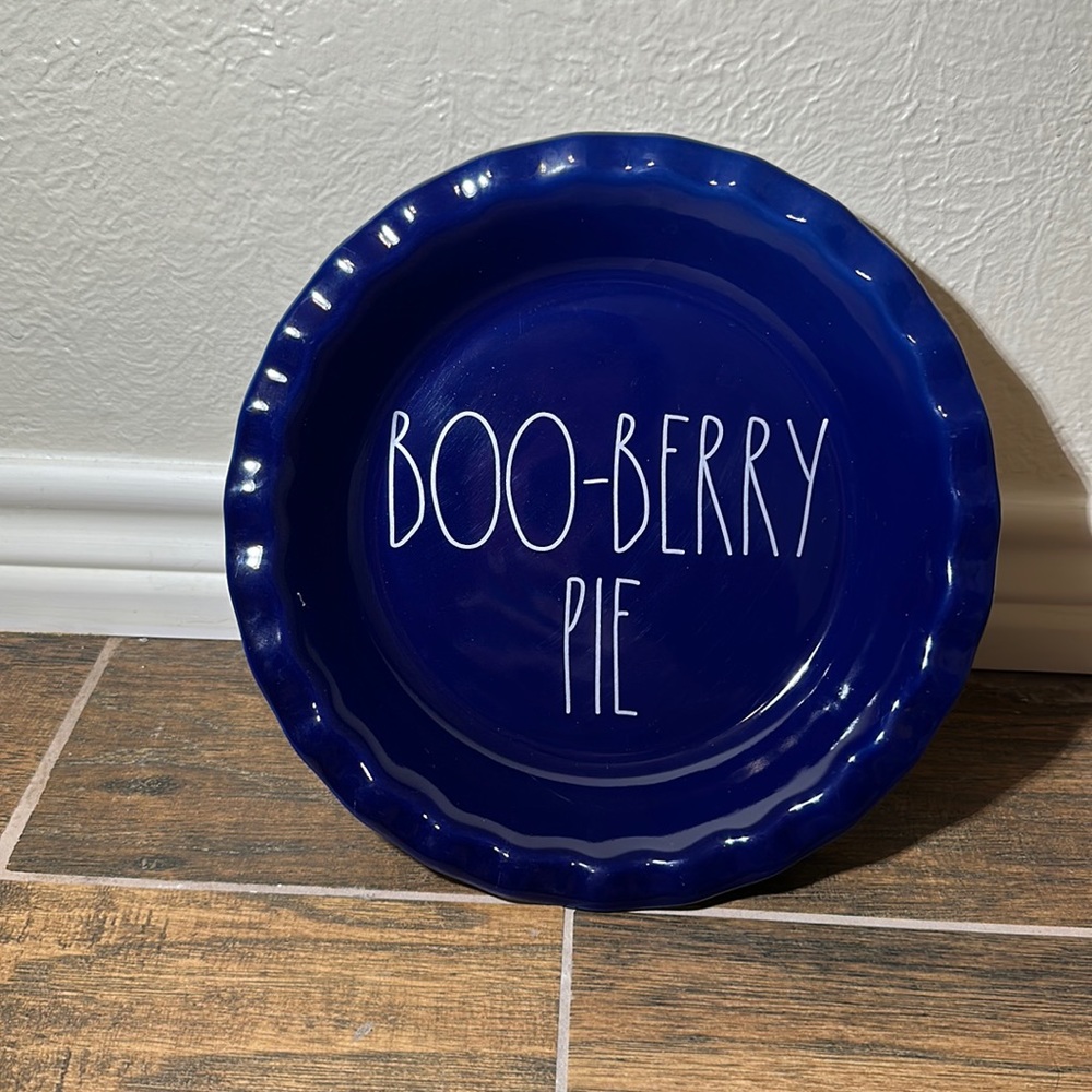 RAE DUNN Boo Berry Pie Plate